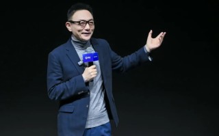 罗振宇说透了：AI时代不是怕被替代，是怕你没看懂这3个生存法则